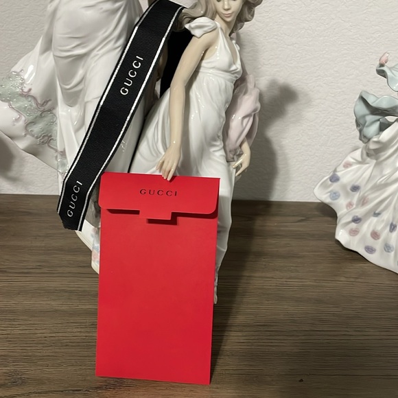 Gucci - Picture 2 of 4